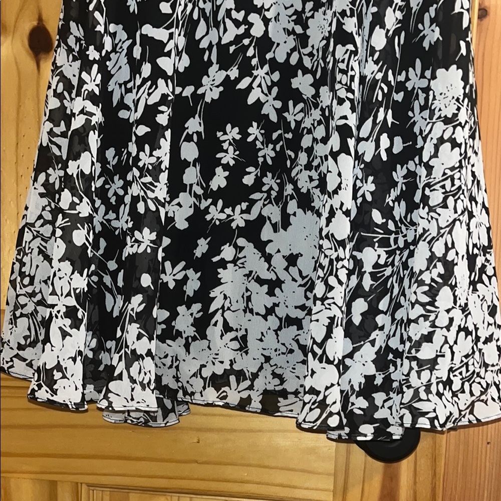 Just...Taylor Black and White Halter Mini Dress - Picture 4 of 7